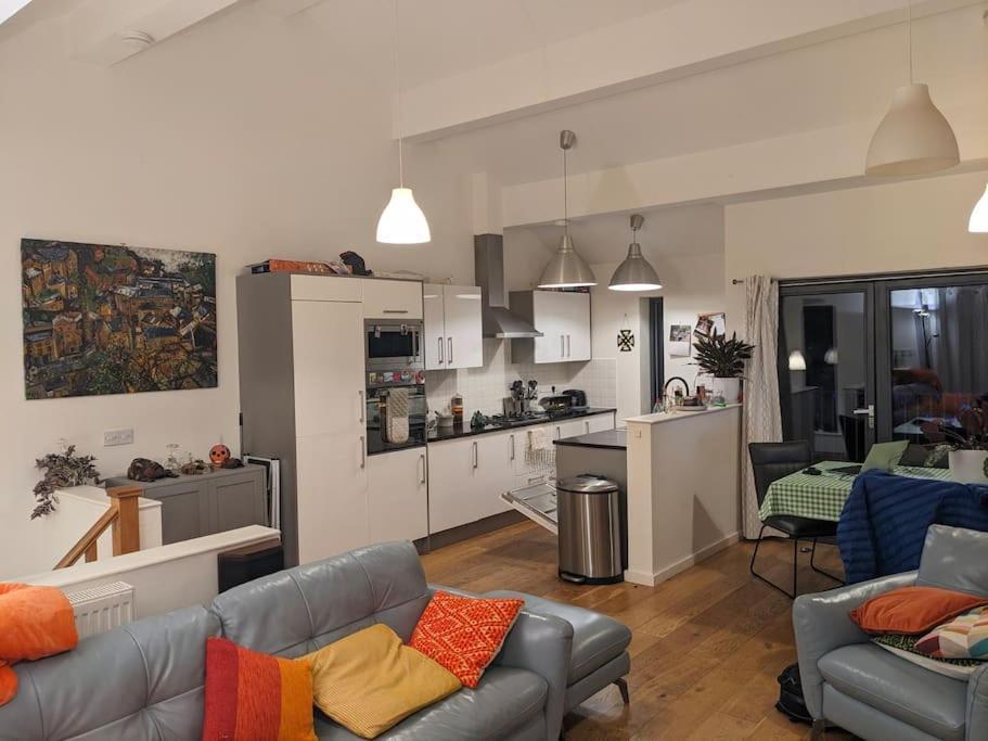 Spacious Hilltop Above * Hebden Bridge