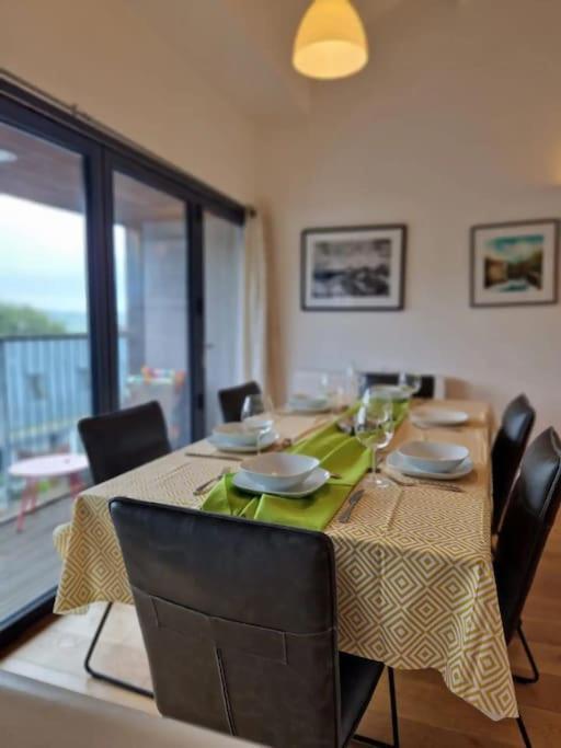 Spacious Hilltop Above Holiday home *