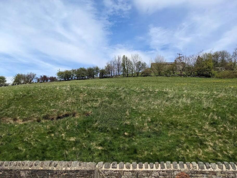 Spacious Hilltop Above Holiday home *