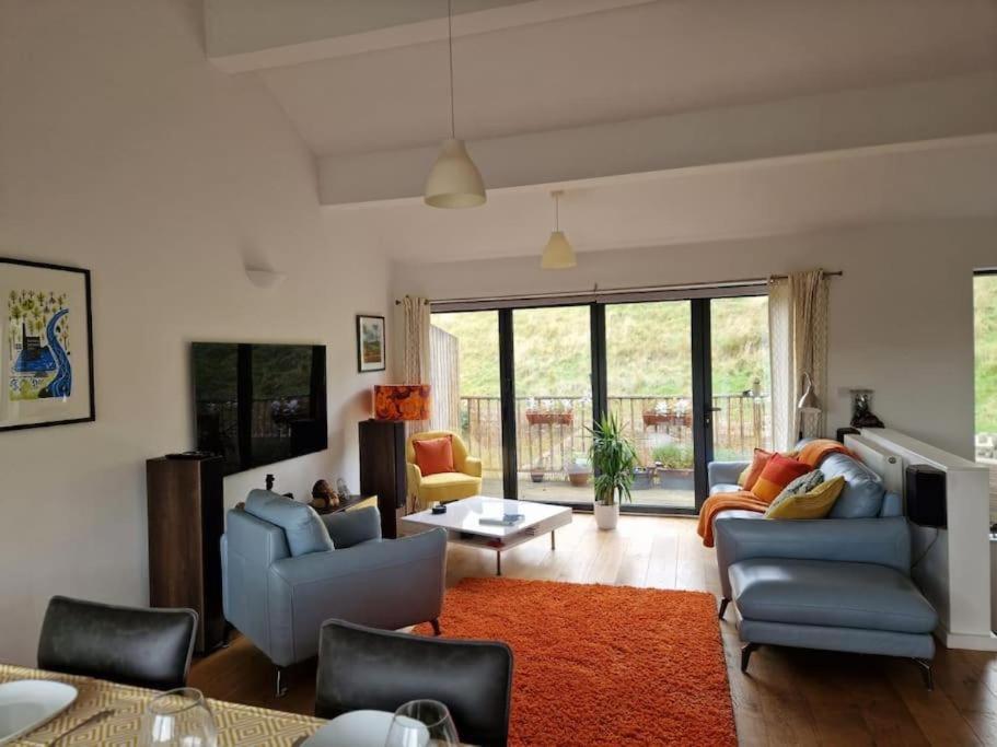 Spacious Hilltop Above Hebden Bridge