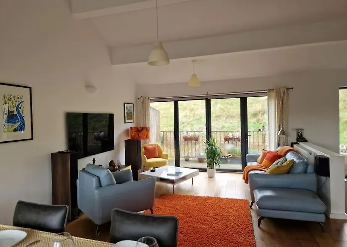 Spacious Hilltop Home Above Hebden Bridge